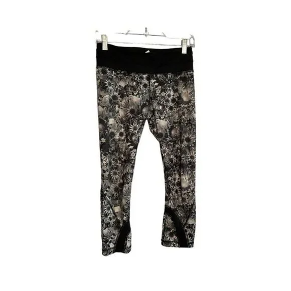 Lululemon Leggings Women Size 4 Black/White Floral Run Inspire Crop All Luxtreme - Picture 2 of 10